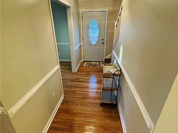 2nd image of 3421 Castlebury Dr