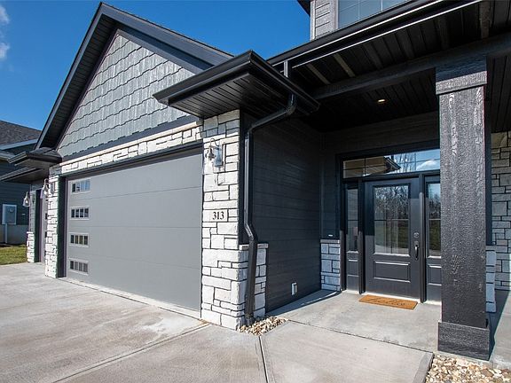 3rd image of 313 Russell Slade Blvd