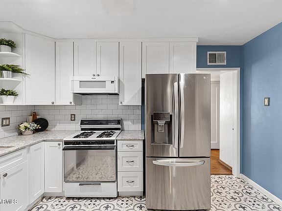3rd image of 1306 W CLARENDON Avenue