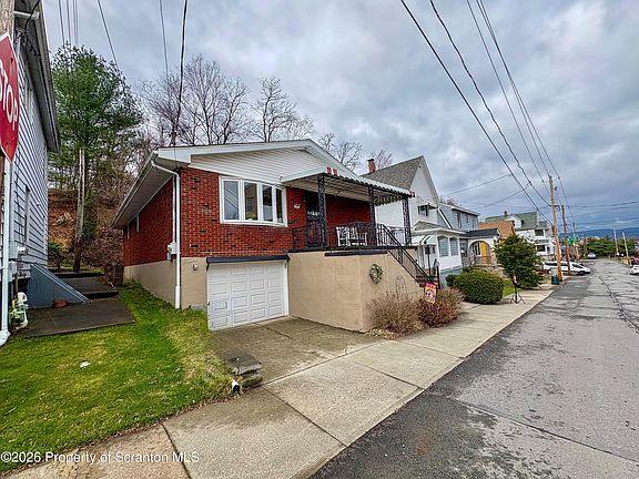 3rd image of 200 Sand St