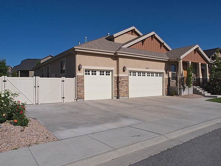 2nd image of 14652 S Quiet Glen Dr