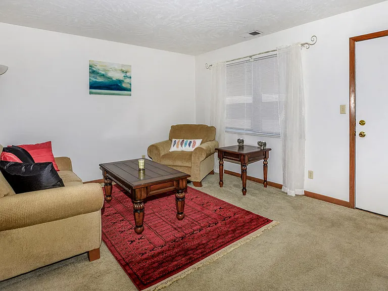 Sassafras Hill Apartments — Photo 25