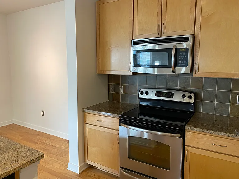 3000 Vanderbilt Pl #320 — Photo 22