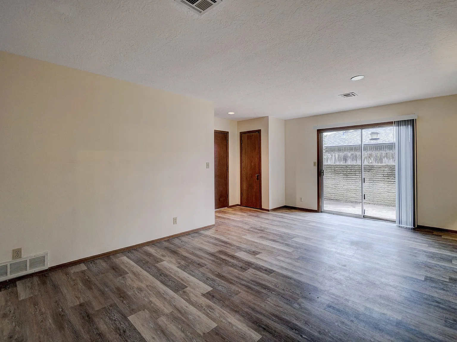 2244 Donna Dr — Photo 3