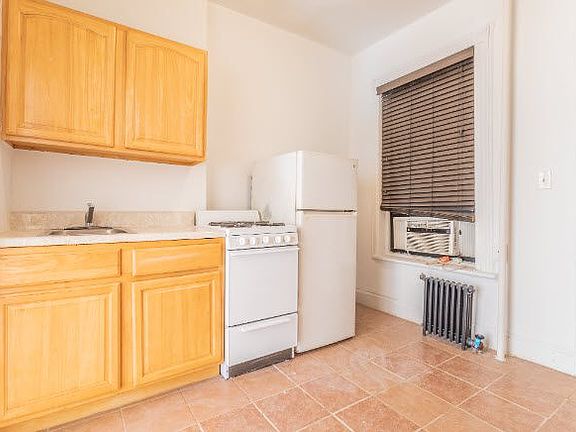 3rd image of 223 E 82nd St APT D3