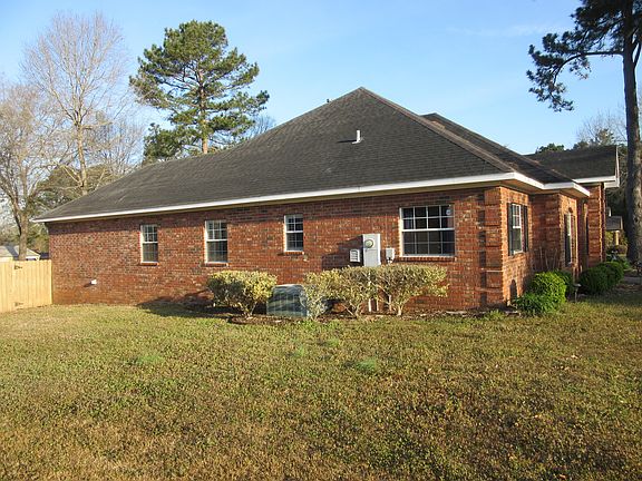3rd image of 19 Brentwood Dr