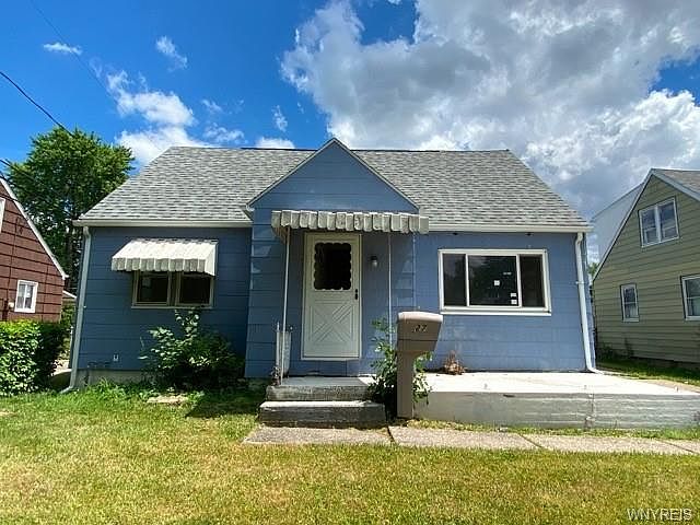 1st image of 27 Nicholas Dr N