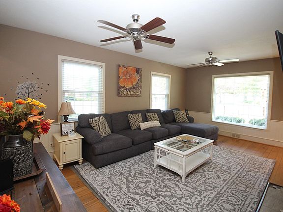 5th image of 304 N Sterling Ave