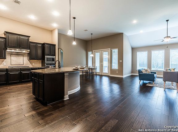 3rd image of 179 Sittre Dr