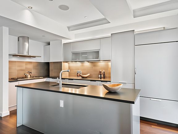 4th image of 163 Charles St #5