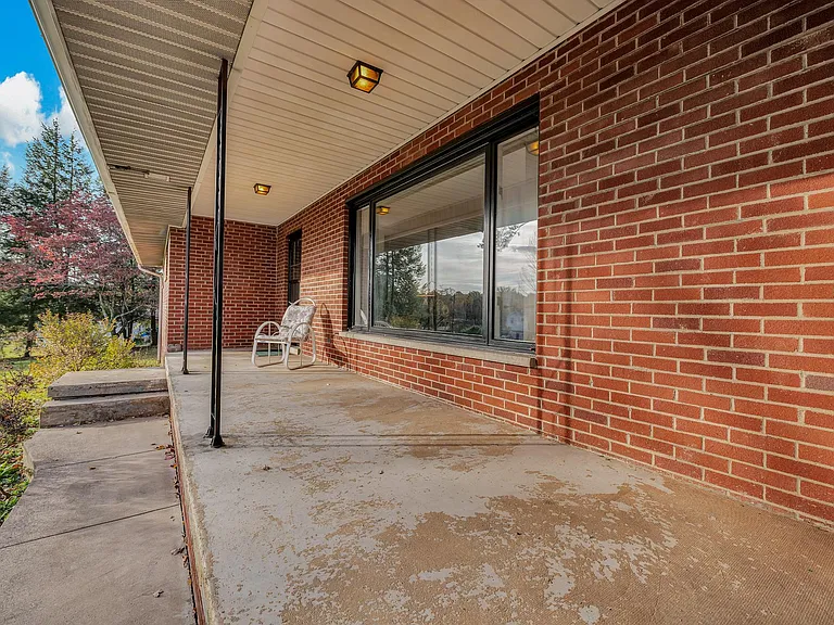 106 Litton Hts — Photo 4