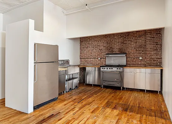 Rented by Warburg | media 8