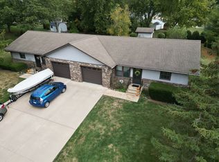 112-114 Wright Dr, Utica, IL 61373