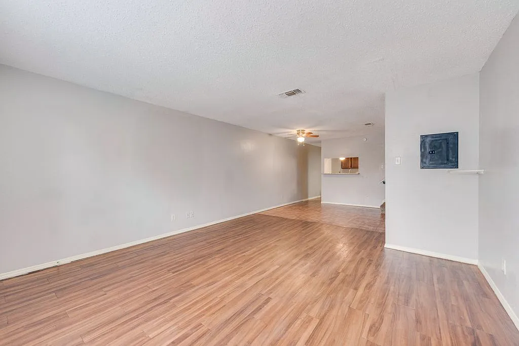 600 Grand Avenue,Arlington,TX-76010 — Photo 3