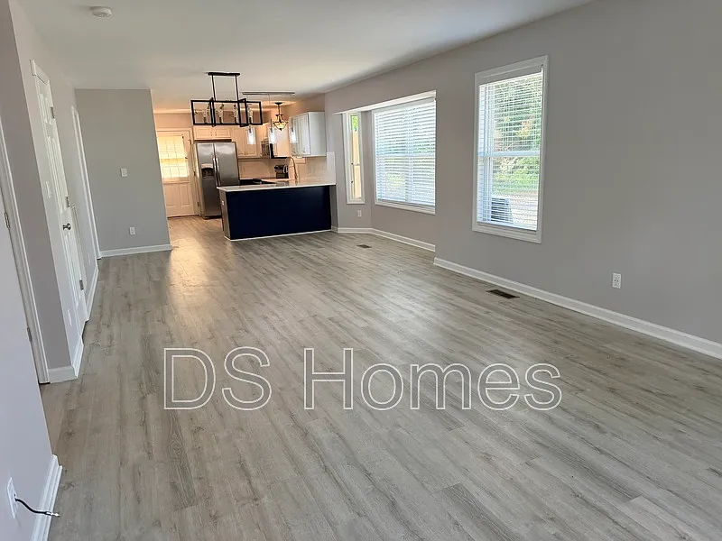 3 bed, 2.0 bath, 1348 sqft, $2,250 — Photo 4