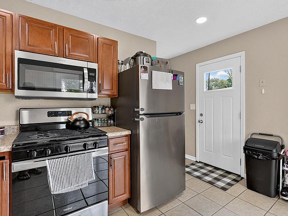 4th image of 910 Tomahawk Blvd