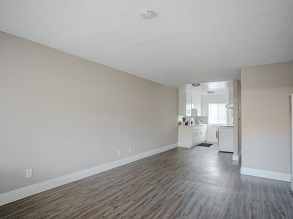 3rd image of 1529-1531 Junipero Ave #11