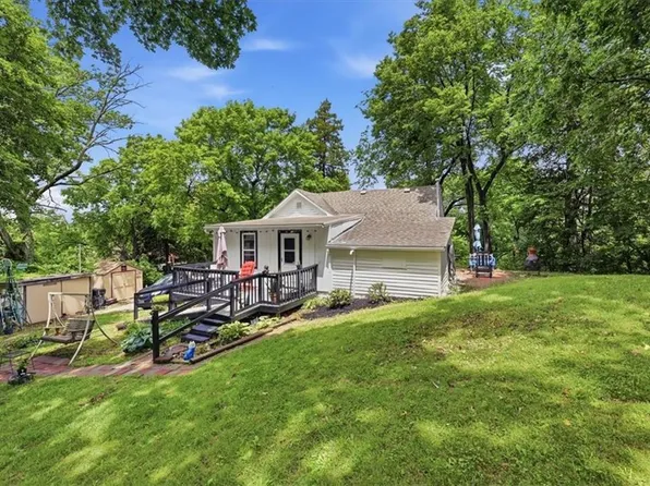 6910 Donahoo Rd, Kansas City, KS 66104