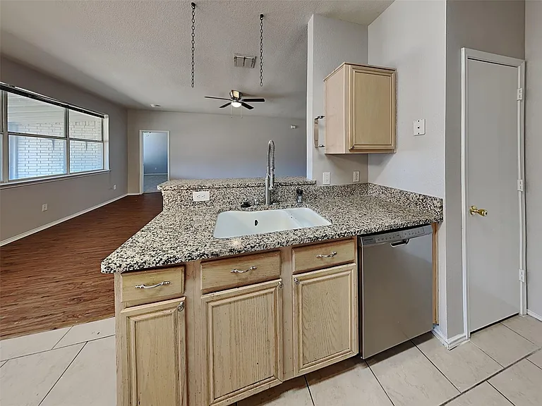 9940 Blue Bell Dr — Photo 7