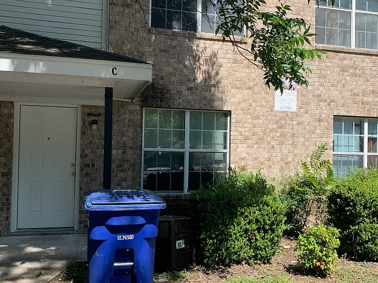 402 Veterans Ave #C — Photo 2