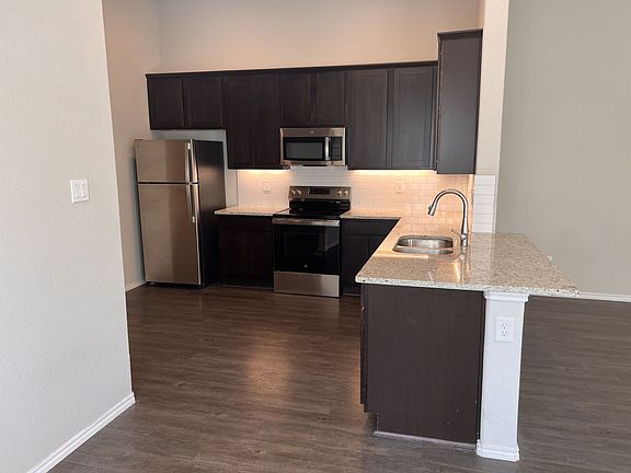 5th image of 609 Grayson Ln