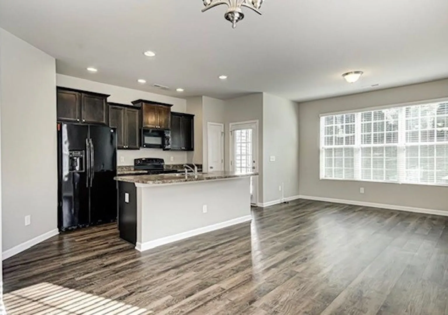 Coming Soon-3 Bedroom 2.5 Townhome — Photo 2