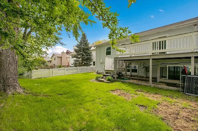 2080 Maplewood Cir — Photo 43