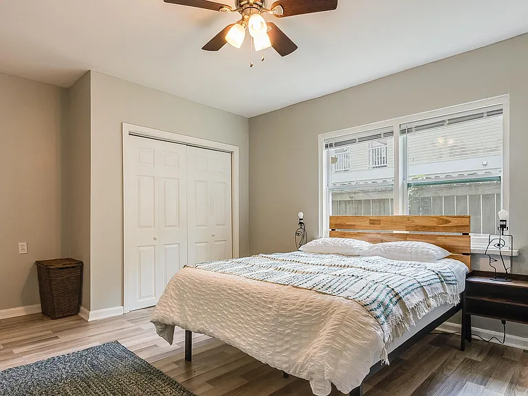 1228 E Henry St — Photo 13