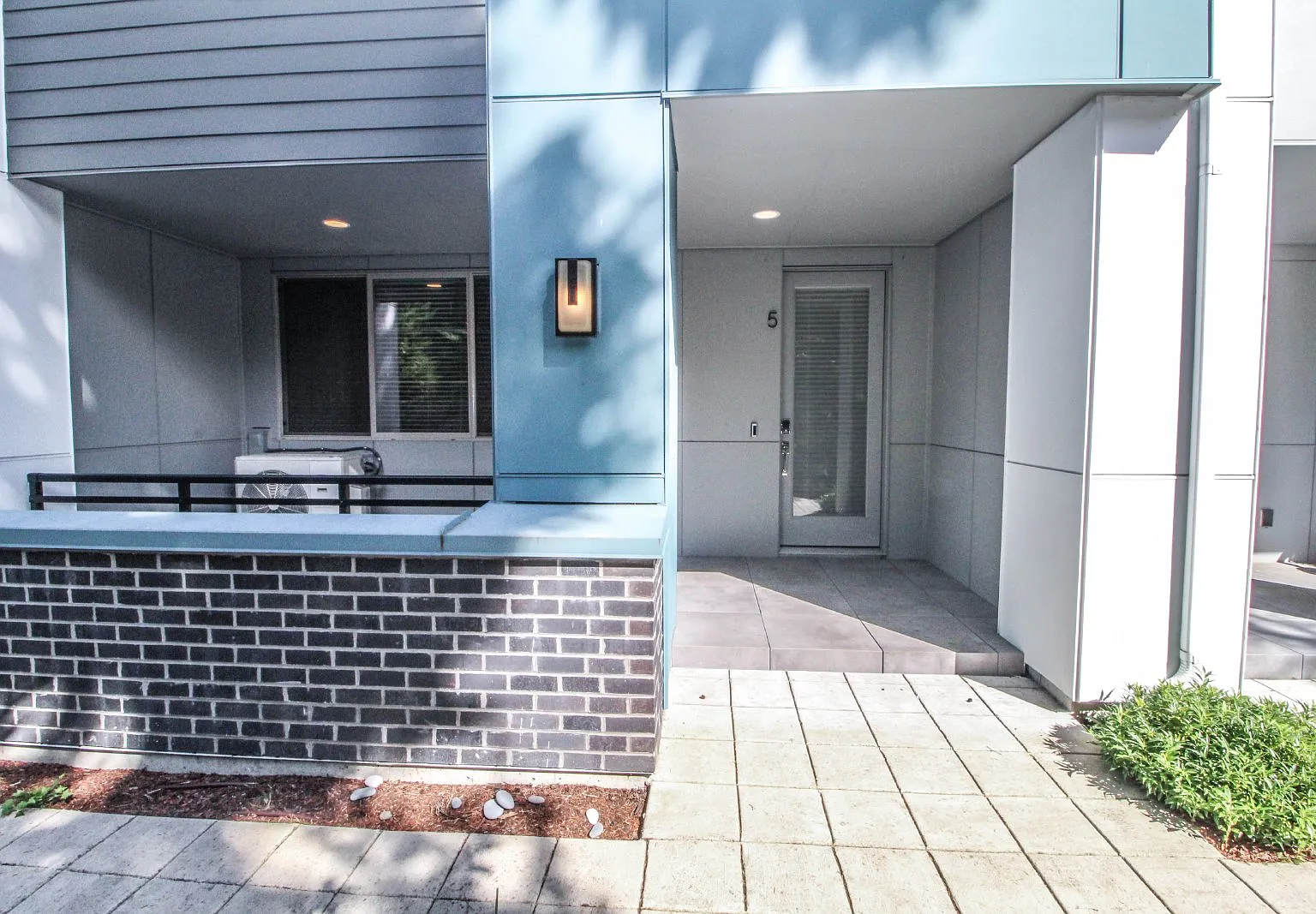 4 bed, 3.5 bath, 2241 sqft, $4,150 — Photo 3