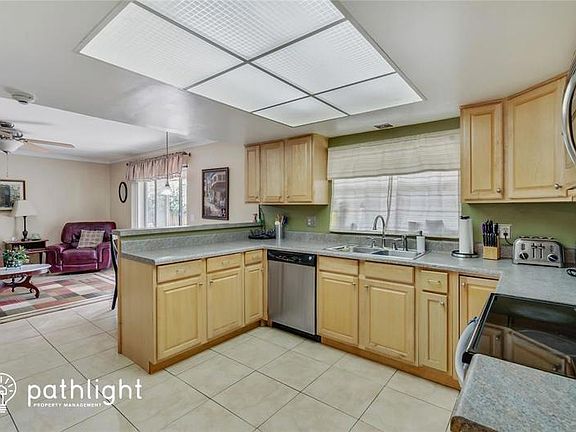 3rd image of 825 Mimosa Dr