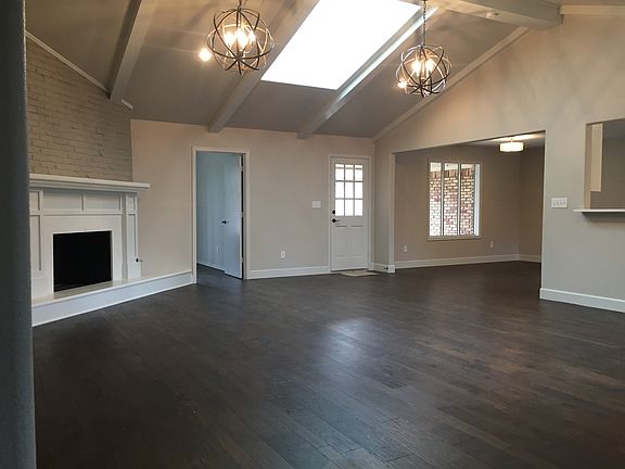 Living Rm & Dining Area