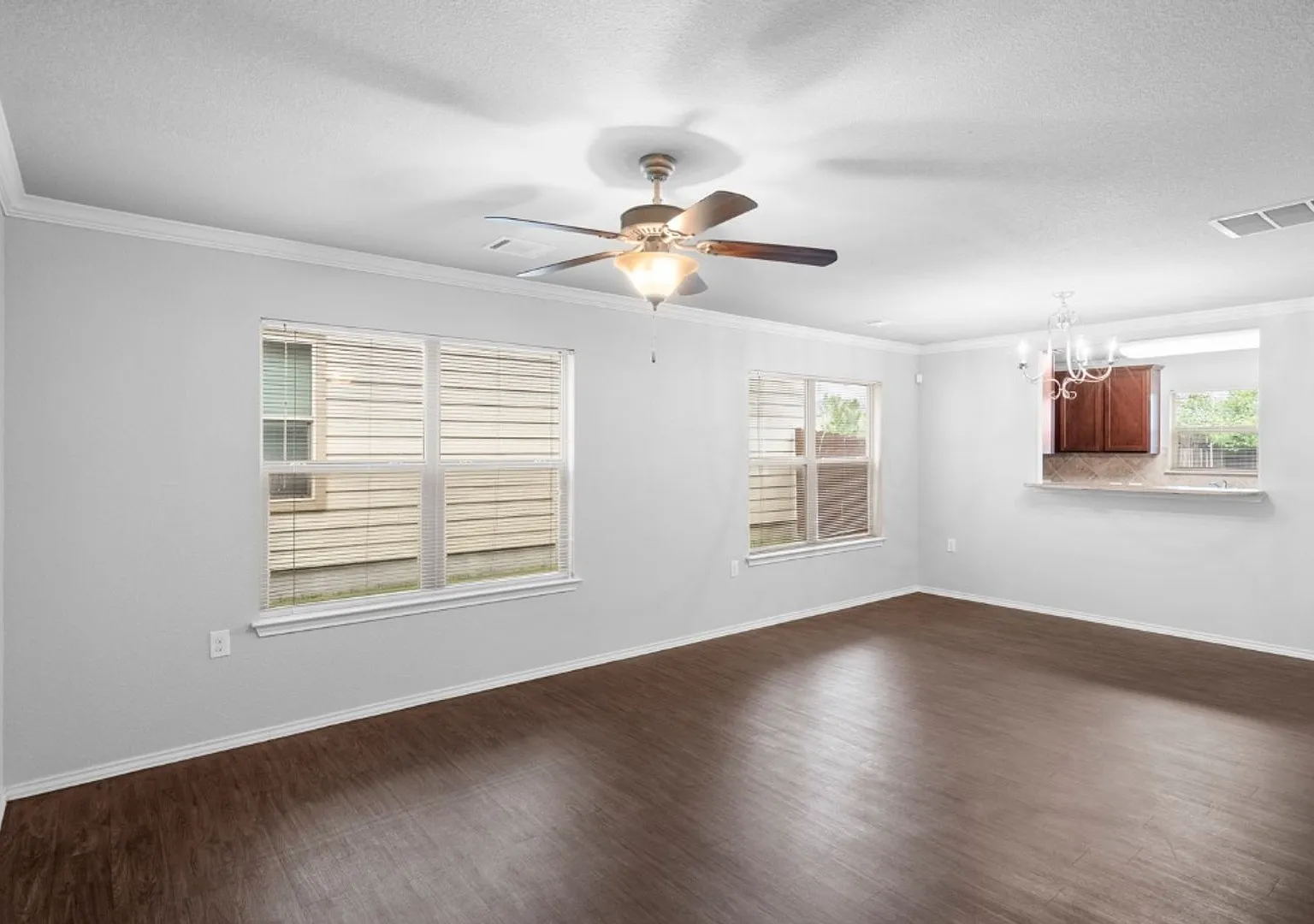 7204 Outfitter Dr, Austin, Texas 78744 — Photo 2