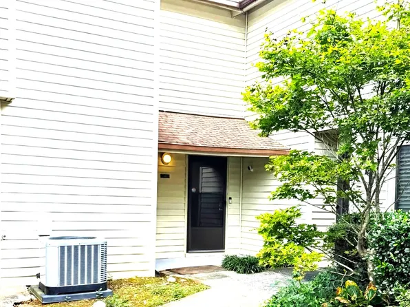 1014 Country Ct, Lawrenceville, GA 30044