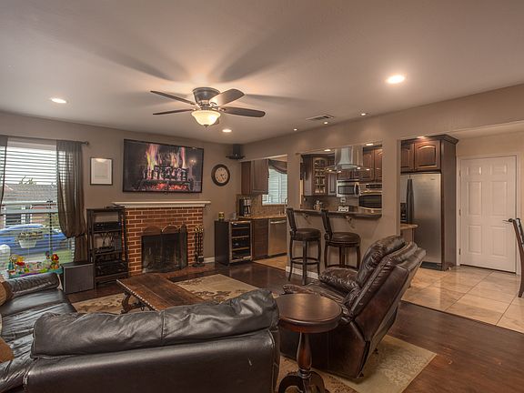 4th image of 223 Mesa Verde Dr