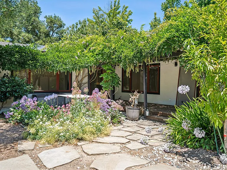 175 E Creek Dr — Photo 32