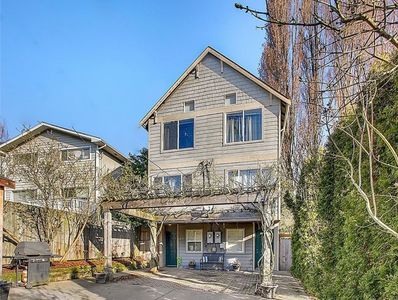 2850 SW Genesee St, Seattle, WA, 98126