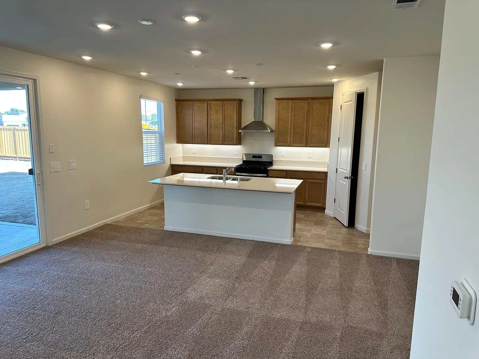 5 bed, 3.5 bath, 2926 sqft, $3,499 — Photo 3