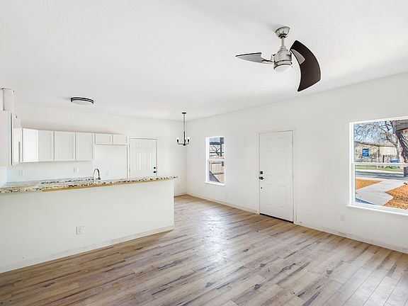 5th image of 326 Esma St