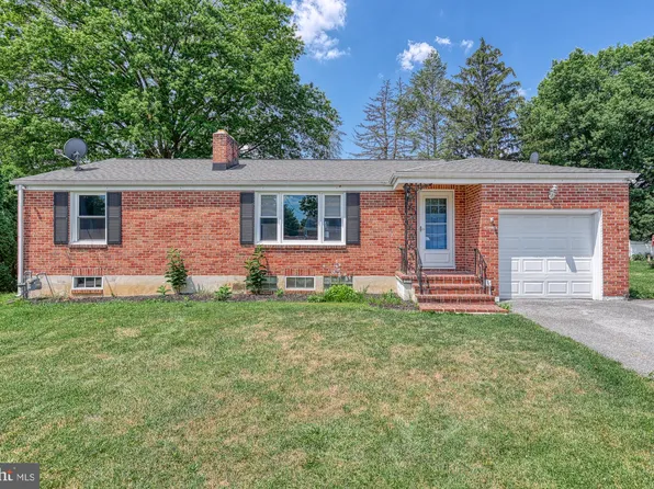 2762 Meadowbrook Blvd, York, PA 17406