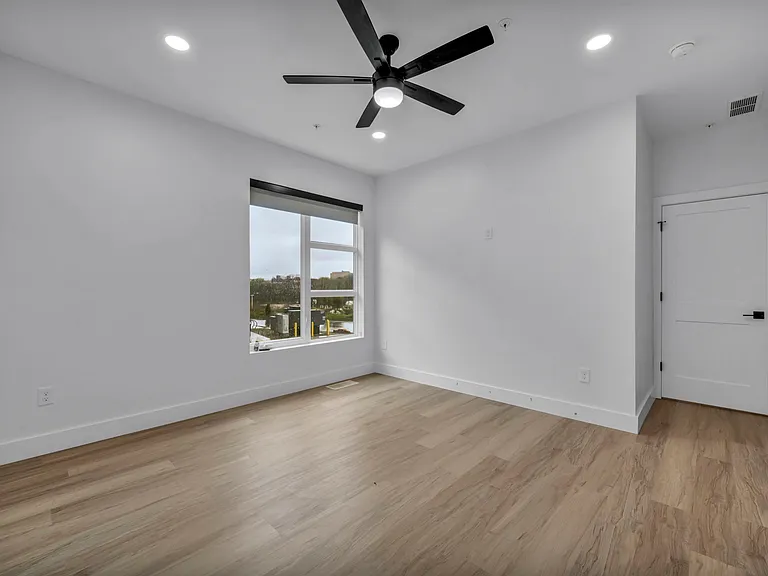 1831 Brevier Ave #4 — Photo 21