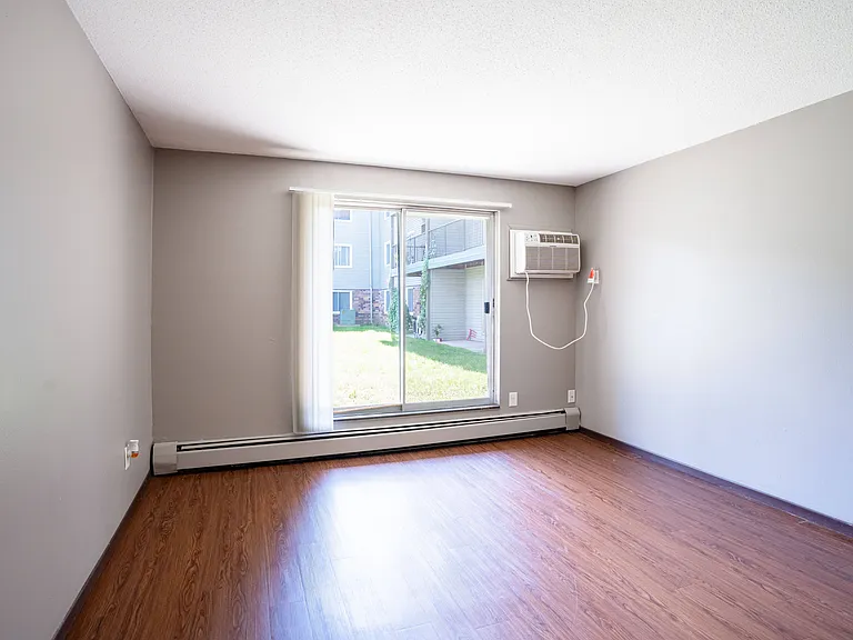 Little Canada, MN Montreal Courts | 01A | Living