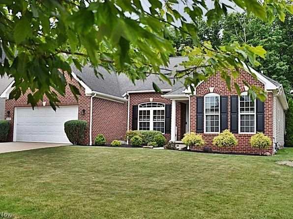 5670 W Longridge Dr, Seven Hills, OH 44131