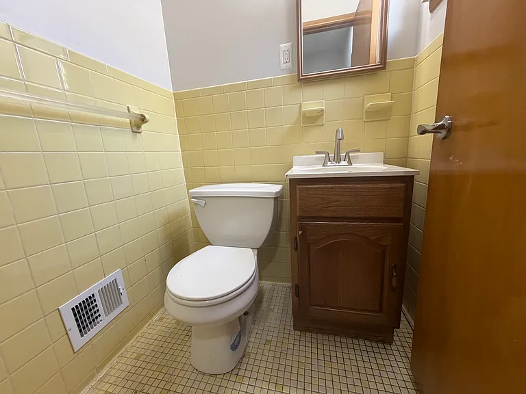 25729 Loretta Ave — Photo 6