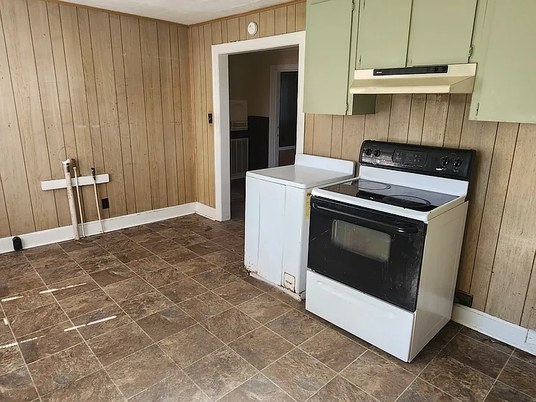 314 Martin Ave — Photo 2