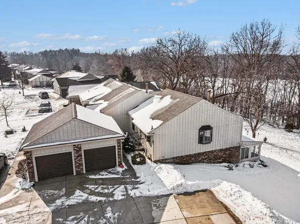 11869 Shenandoah Dr Unit 4, South Lyon, MI 48178