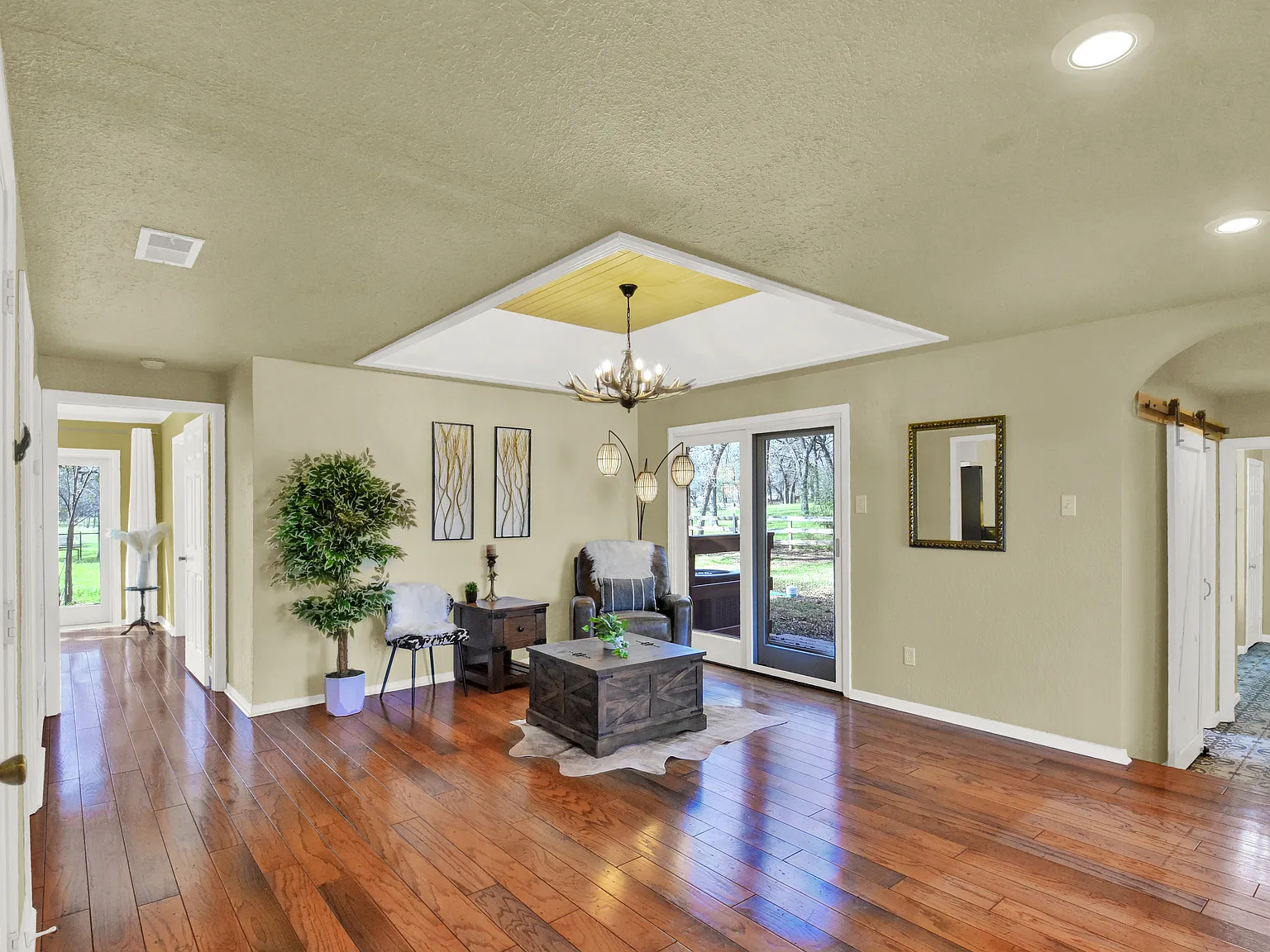 3 bed, 2366 sqft, $4,000 — Photo 3