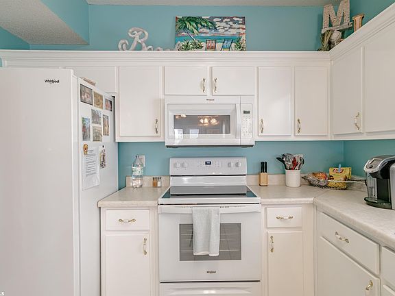3rd image of 1372 W Beach Blvd