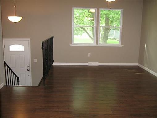4th image of 1832 S Belmont Blvd