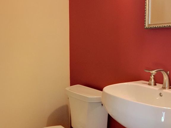 4th image of 6004 Chatsworth Ln