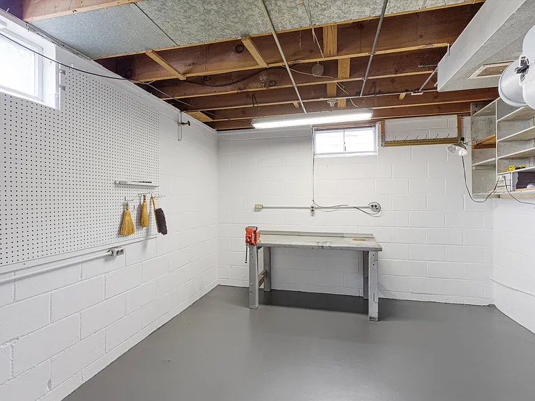 5718 Pratt St — Photo 20